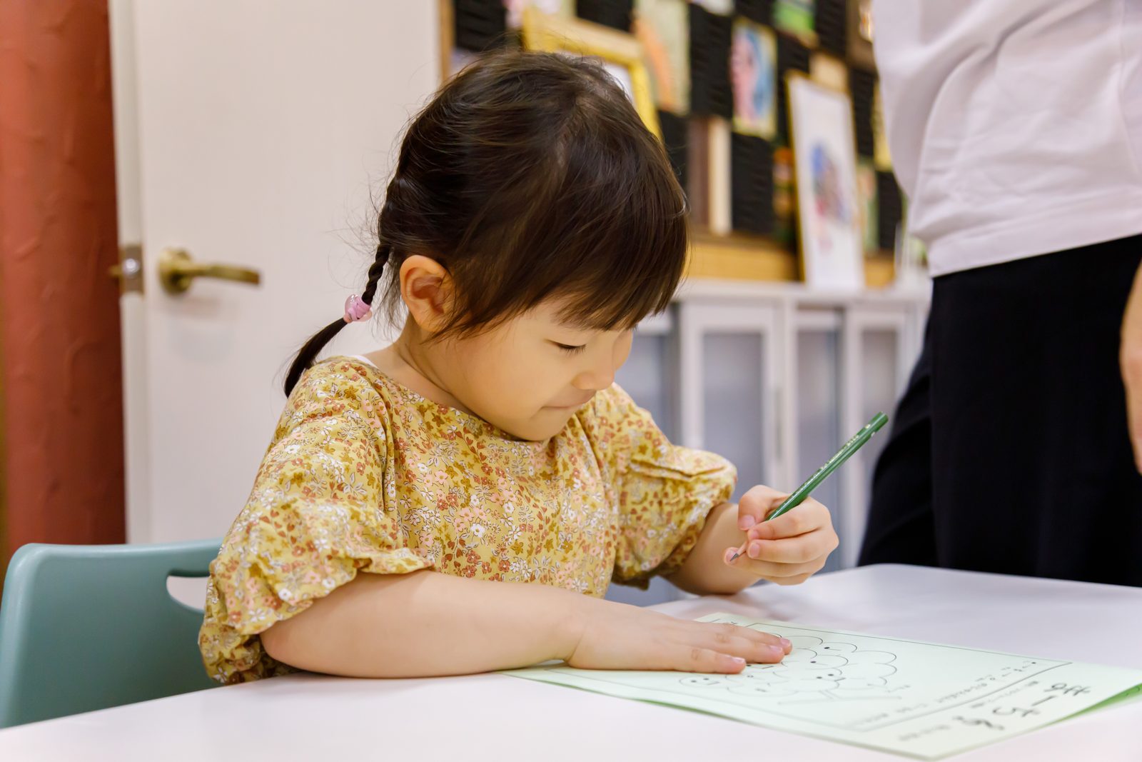 楽譜に書き込む手元