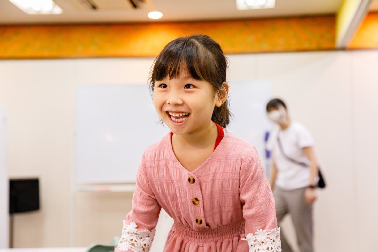 笑顔で授業を受ける年中長さん