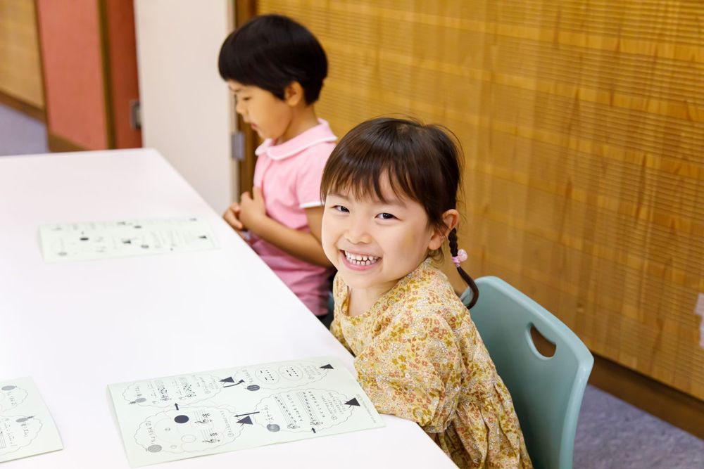 教材を使う子ども